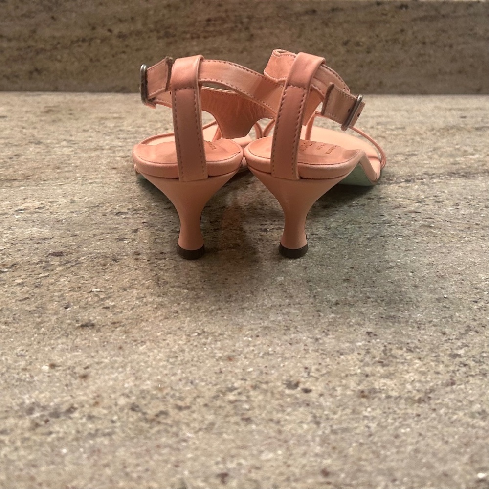 New! Gorgeous Powder Pink Leather Donald Pliner Kitten Heel Sandals - Picture 6 of 9
